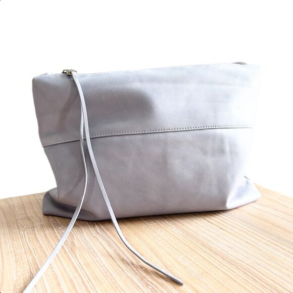 NEW Hobo Ziggy 100% Genuine Leather Crossbody in Light Graphite Gray - Picture 1 of 8